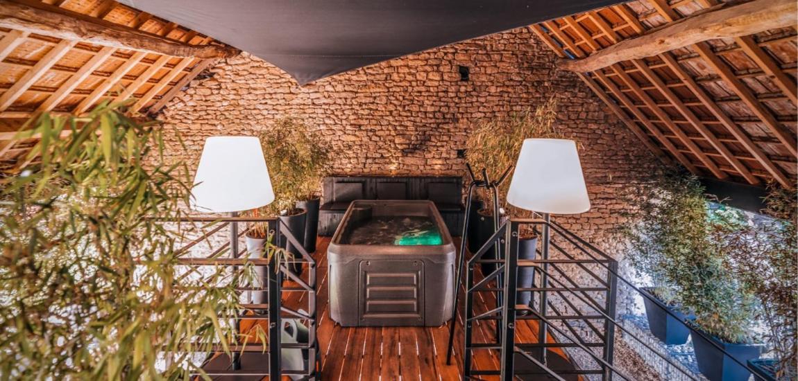Le Studio Des Pres Verts Suite Design Avec Jacuzzi Privatif Jouey 외부 사진